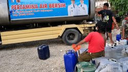 ‎Permohonan Warga Gamongan Tambakrejo Ditanggapi, BPBD Bojonegoro Lakukan Droping Air Bersih