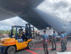 Pasokan Beras ASN Tiba di Yahukimo, Diangkut Hercules C-130 TNI AU