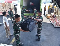 Hari Kedua Puluh Dua Penanganan Gempa NTT, TNI Sudah Kirim 1.214,097 Ton Bantuan