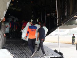 Hari Kedua Puluh Lima Penanganan Gempa NTT, TNI Kirim 1.226,182 Ton Bantuan