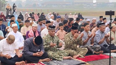 Satgas Kahurtla TNI Gelar Sholat Istisqo dan Sosialisasi di Melawi 6
