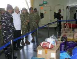 Panglima TNI Bersama Menko Polkam Lepas Satgas Terpadu Port Visit 2026