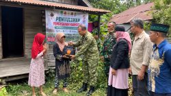 TNI Gencarkan Penyuluhan Door to Door Cegah Karhutla di Kabupaten Sambas