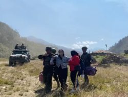 Akses Darat Terhambat, Pangkoops TNI Habema Perintahkan Evakuasi Udara Ibu Sinta dari Mbua