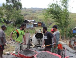 Kodim 1714/Puncak Jaya Gandeng Masyarakat Binaan Membangun Jembatan Merah Putih di Kampung Kulok Enggame