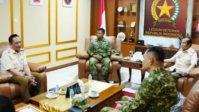 Jelang HUT Ke-81 TNI, Kas Kohanudnas Anjangsana kepada Jenderal (HOR) H.B.L. Mantiri 6