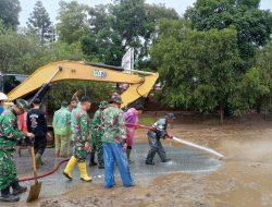 Gerak Cepat TNI Bantu Tangani Dampak Banjir Bandang di Kabupaten Solok Sumbar