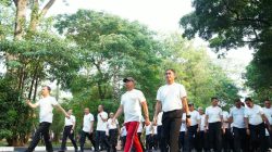 Olahraga Bersama, Panglima TNI Perkuat Kebersamaan dengan Prajurit Mabes TNI 1