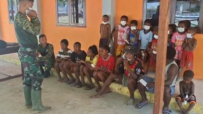 Kepedulian Satgas TMMD : Edukasi Masyarakat tentang Pentingnya Masker Untuk Mencegah ISPA 6