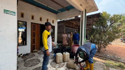 Kepedulian Tak Pernah Surut, Lanud Sjamsudin Noor Kembali Salurkan Air Bersih bagi Warga 5