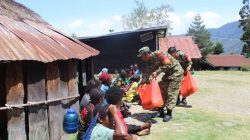 HUT Ke-81 TNI Tahun 2026, Kodim 1714/Puncak Jaya Berbagi Kasih Bersama Masyarakat Kampung Kulok Enggame 2