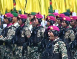 Penuh Khidmat, Panglima TNI Dampingi Presiden Prabowo Pimpin Upacara HUT ke-81 TNI Tahun 2026