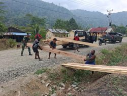 Penuh Semangat Kebersamaan, Gotong Royong Satgas TMMD Kodim 1808/Mansel Bersama Masyarakat