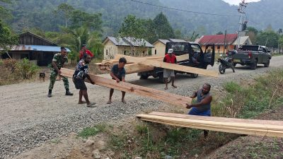 Penuh Semangat Kebersamaan, Gotong Royong Satgas TMMD Kodim 1808/Mansel Bersama Masyarakat 6