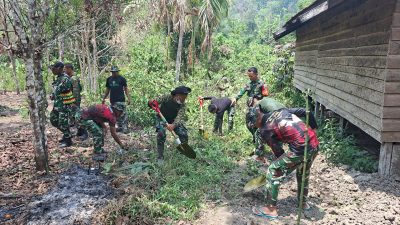 Gotong Royong, Anggota Kodim 1808/Mansel Bersama Masyarakat Bersihkan Lokasi Pembangunan MCK 6