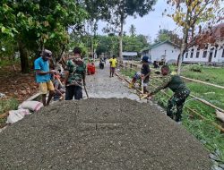 Bergotong Royong, Satgas TMMD ke-130 Kodim 1808/Mansel Bersama Masyarakat Membangun Jalan