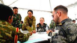 TNI–ADF Gelar NEO TTX, Simulasikan Evakuasi Warga akibat Erupsi Gunung Raung