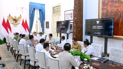 Panglima TNI Hadiri Ratas Penanganan Karhutla Pimpinan Presiden Prabowo Subianto 6