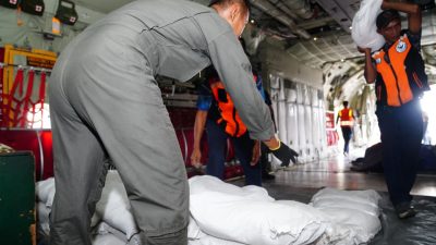 TNI Tambah Dukungan Bahan dan Laksanakan Penyemaian untuk Penanganan Karhutla di Kalimantan 6