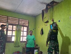 Tak Hanya Atap, Satgas TMMD Ke-130 Benahi Plafon Rumah Warga Yamboi