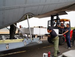 OMC Efektif Hentikan Karhutla, TNI  Kirim 4,6 Ton Dry Ice ke Banjarmasin dan Palembang
