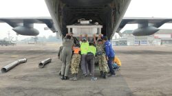 Satgas Udara OMC Tabur 10 Ton Bahan Semai di Langit Palembang