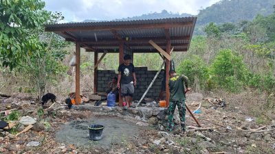 Tak Kenal Lelah, Satgas TMMD Kebut Pembangunan MCK Keempat di Kampung Yamboi 7