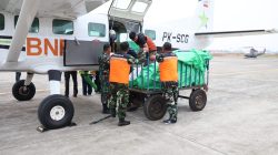 TNI Semai Garam dan Dry Ice untuk Dukung Penanganan Karhutla di Papua Selatan
