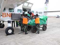 TNI Semai Garam dan Dry Ice untuk Dukung Penanganan Karhutla di Papua Selatan