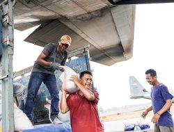 Percepat Penanganan Karhutla, TNI Kirimkan 20 Ton NaCl ke Banjarmasin dan Palembang